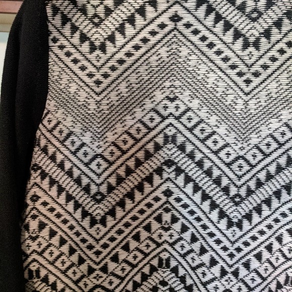 Lucky Brand Black & White Geometric Aztec print Cardigan Sweater. Size Large. - Picture 7 of 16